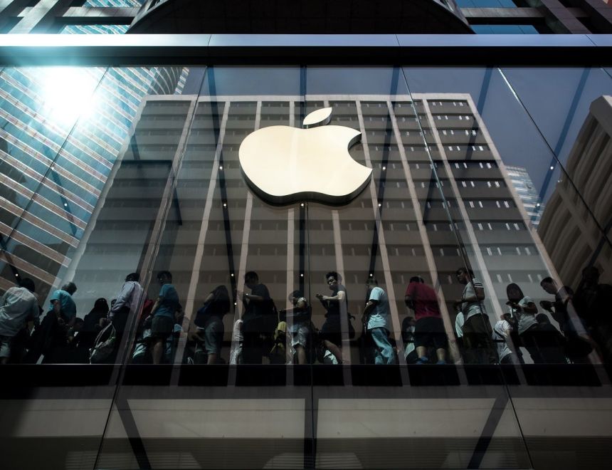 هل ستطلق «أبل» هاتف «iPhone 17e» العام المقبل؟