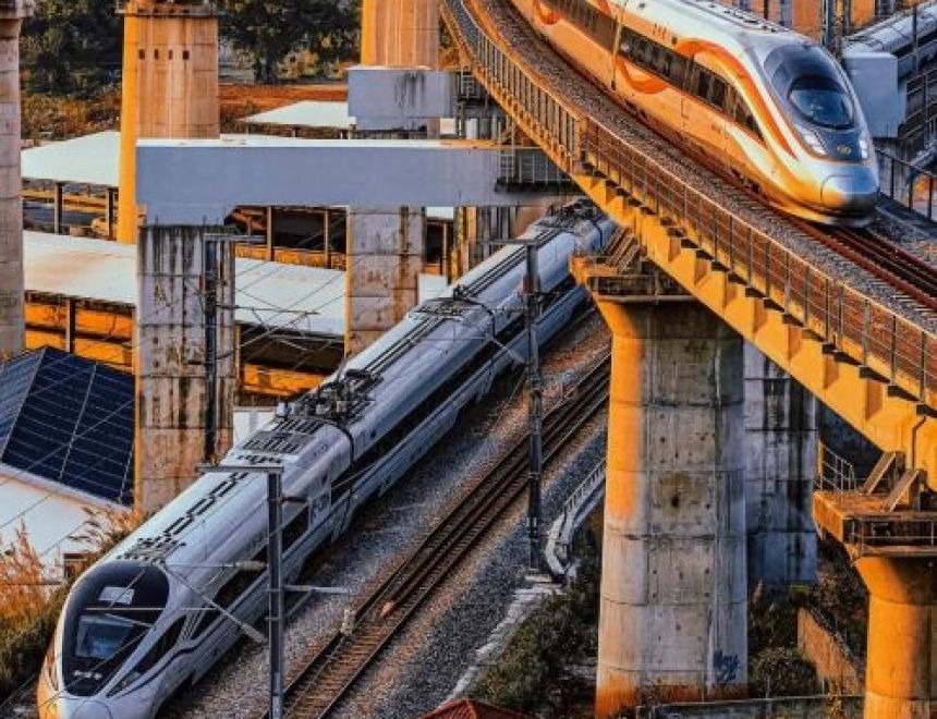 قطارات الصين تسجل مستوى قياسي في عدد الرحلات خلال 8 أشهر