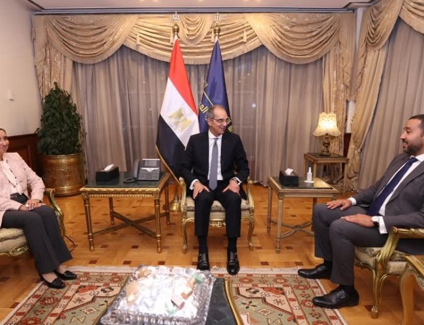 وزير الاتصالات وتكنولوجيا المعلومات يستقبل رئيس مجلس إدارة الشركة المصرية للاتصالات والعضو المنتدب والرئيس التنفيذي الجديد للشركة