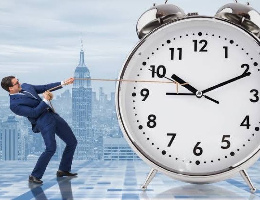 اظبط ساعتك ..بدء التوقيت الشتوي في مصر الليلة