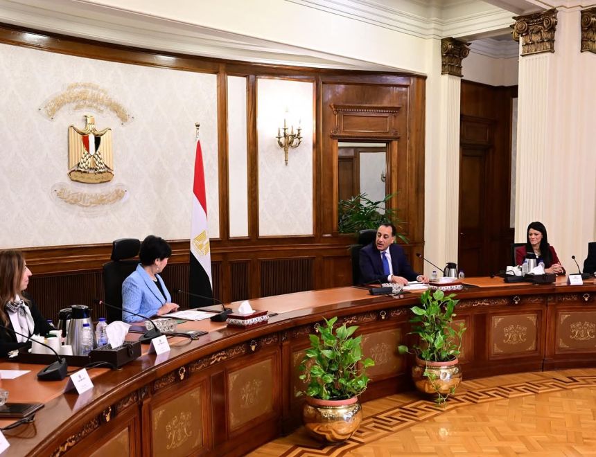 رئيس الوزراء يلتقي محافظ طوكيو والوفد المرافق لها