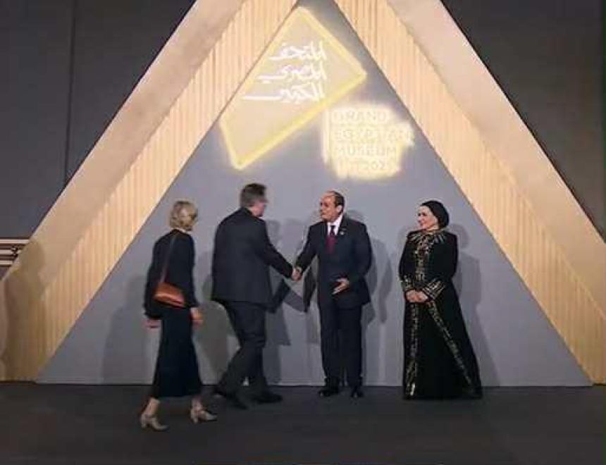الرئيس السيسي يستقبل المشاركين في حفل افتتاح المتحف المصري الكبير