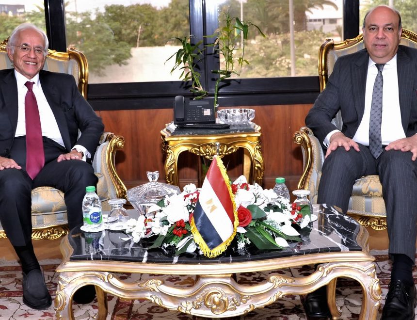 وزير الطيران المدني يستقبل رئيس مجموعة "كوبيلوزوس" اليونانية لمتابعة فرص التعاون والاستثمار