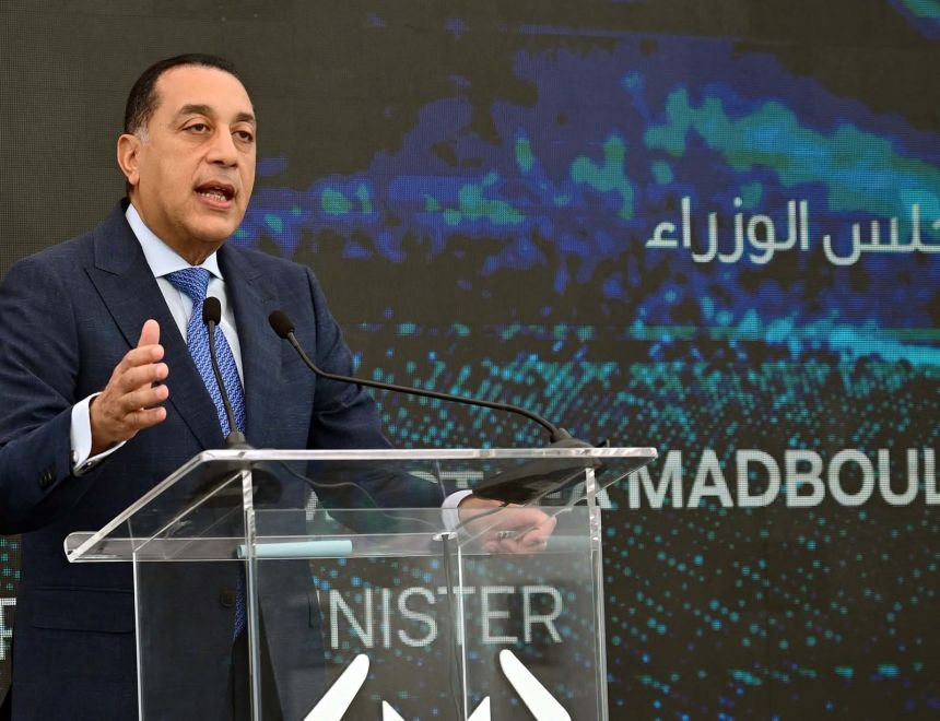 «مدبولي»: الحكومة المصرية بذلت جهدًا كبيرًا في ملف صناعة السيارات عبر تشجيع الشركات الوطنية والعالمية العملاقة للاستثمار