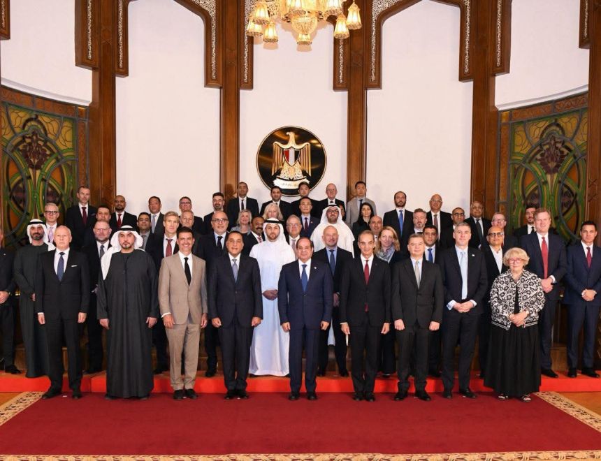 الرئيس السيسي يلتقي رؤساء وقيادات كبريات الشركات المصرية والعالمية في مجال صناعة التعهيد 