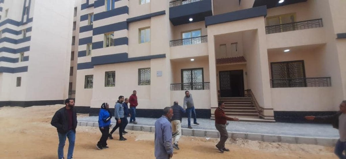 مسئولو "الإسكان" يتفقدون وحدات سكن لكل المصريين بالعبور الجديدة