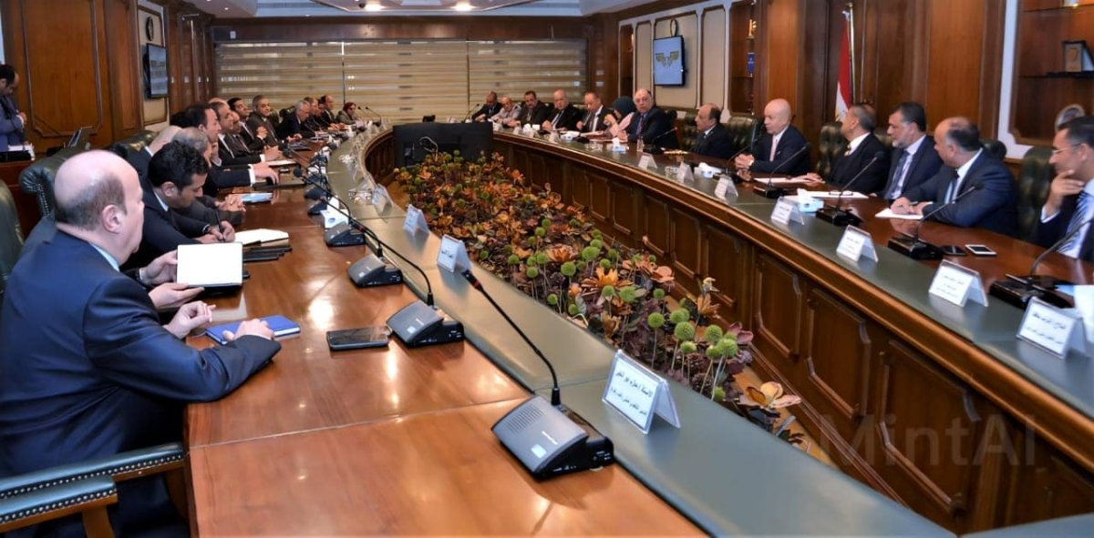 وزير الطيران المدنى يعقد اجتماعا موسعا لمتابعة أعمال اللجنة العليا لأمن وتسهيلات الطيران 