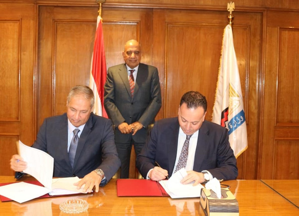 وزير قطاع الأعمال ينهي نزاعا استمر 12 عاما بين "النيل لحليج الأقطان" والقابضة للتشييد والتعمير 