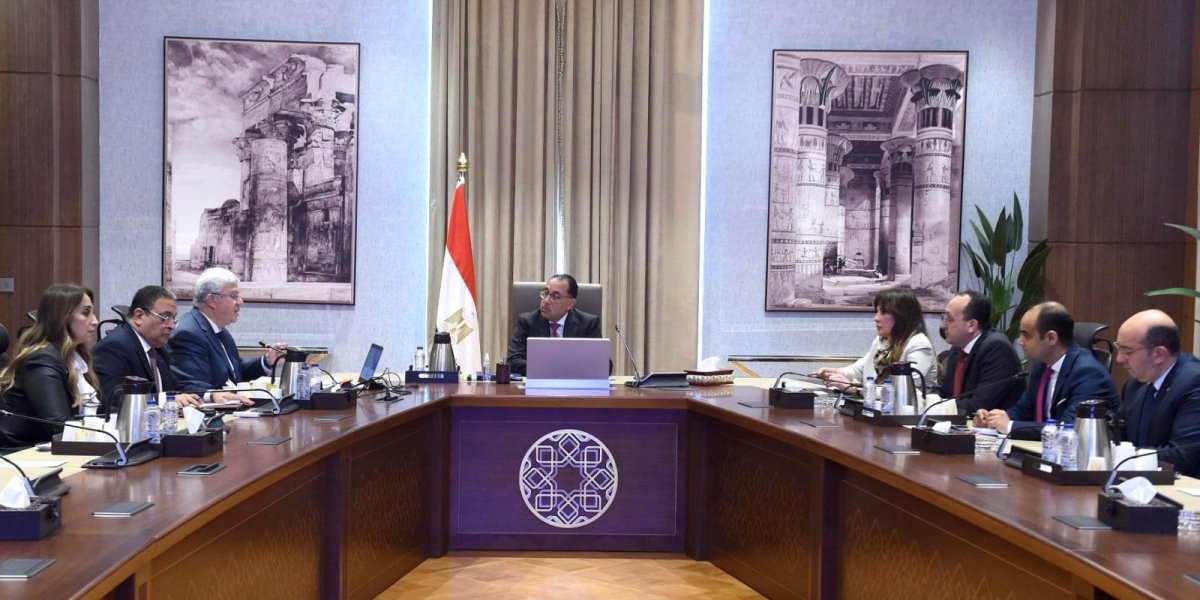 رئيس الوزراء يتابع مع وزير التعليم العالي موقف الطلاب المصريين الدارسين بالجامعات السودانية