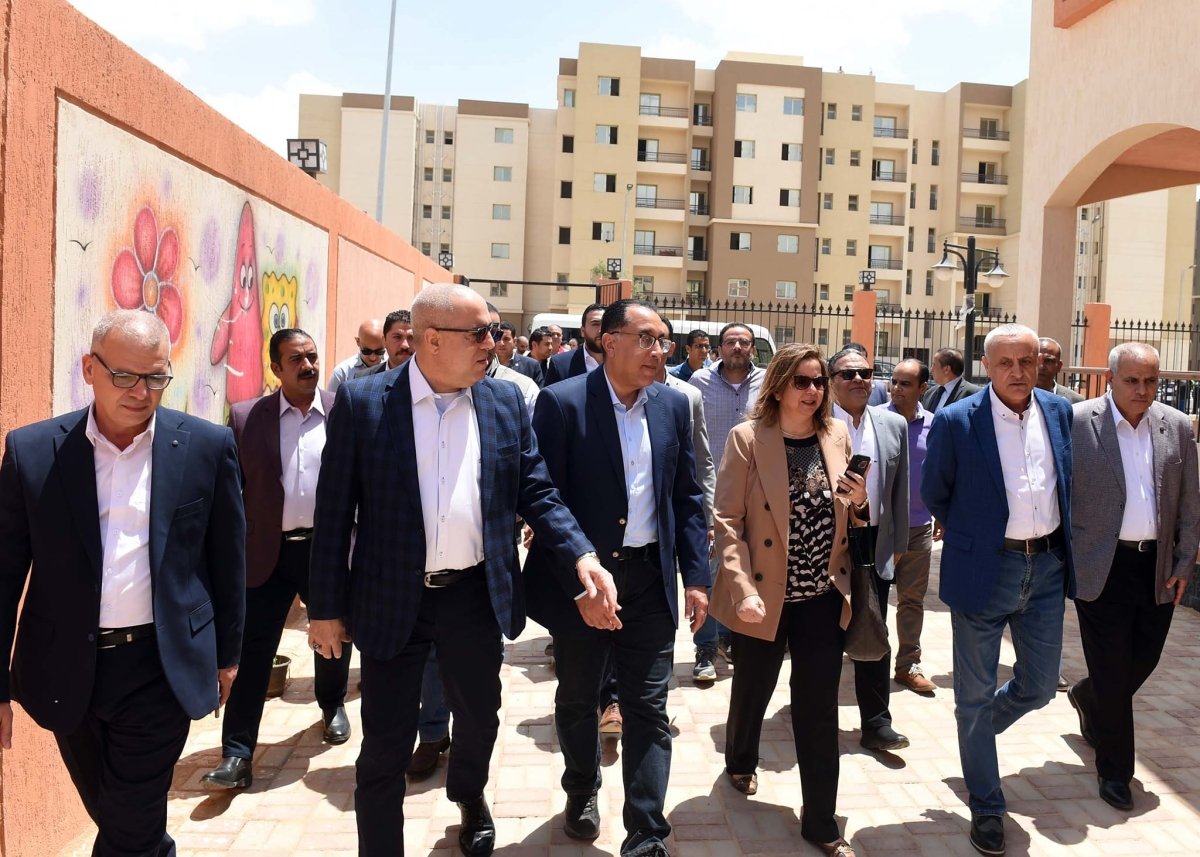رئيس الوزراء يتفقد عدداً من المشروعات السكنية والخدمية الجاري تنفيذها بمدينة العبور الجديدة