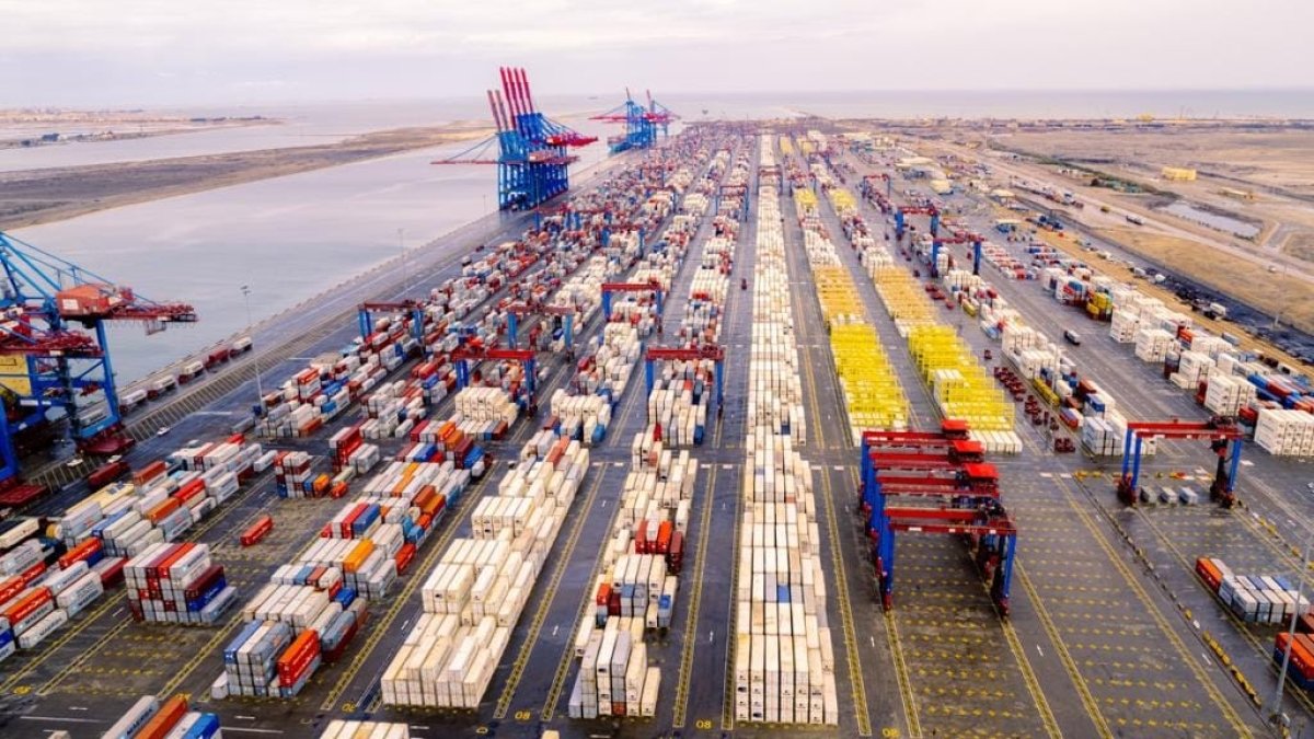 اقتصادية قناة السويس: وصول سفن الخدمات البحرية لميناء بورسعيد