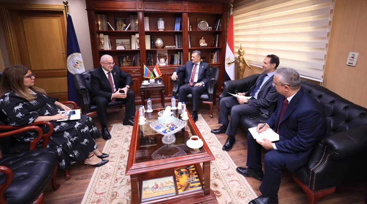 وزير السياحة والآثار يستقبل سفير أذربيجان بالقاهرة لبحث التعاون المشترك