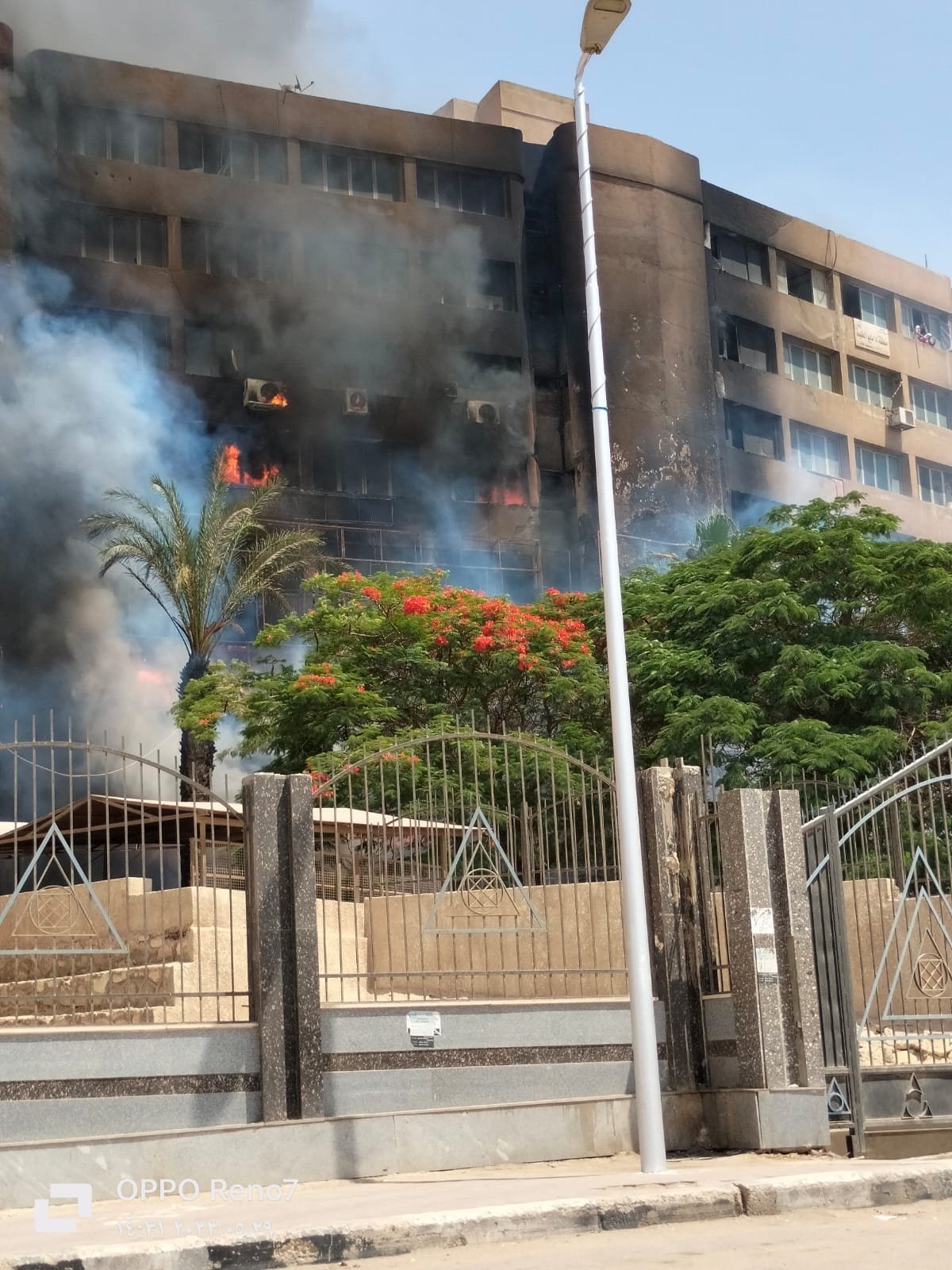 إصابة 14 شخصا في حريق هائل بمبنى جهاز  15 مايو والدفع بـ 16 سيارة إطفاء 