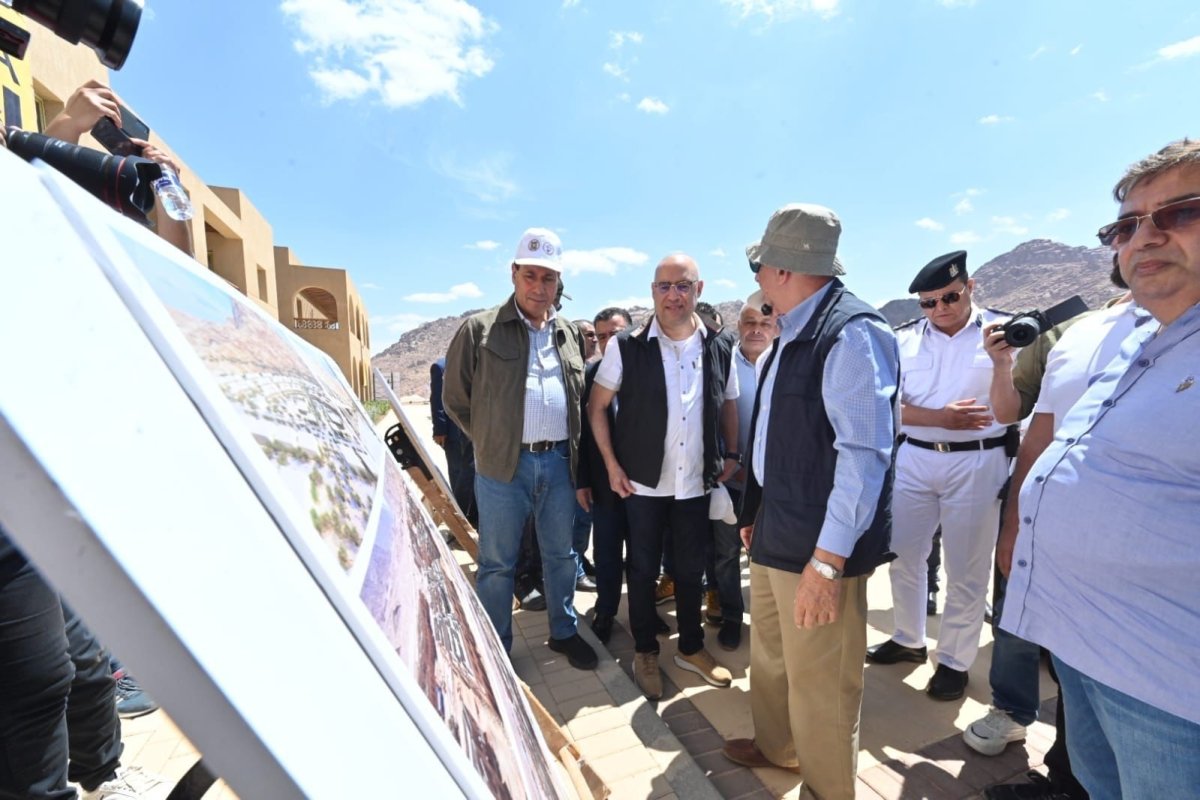 وزير الإسكان ومحافظ جنوب سيناء يواصلان الجولة التفقدية بمشروع تطوير موقع التجلى الأعظم بمدينة سانت كاترين