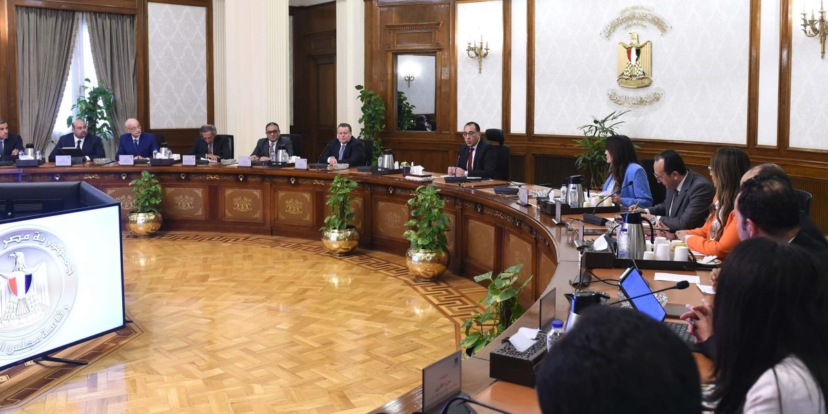 رئيس الوزراء يجتمع مع أعضاء المجلس الاستشاري الاقتصادي