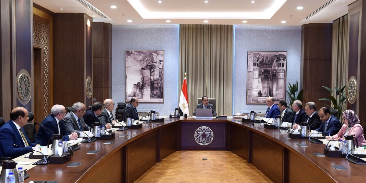 رئيس الوزراء يستعرض التصورات المقترحة لتطوير المنطقة المحيطة بمحطة سكك حديد مصر بـ"رمسيس"