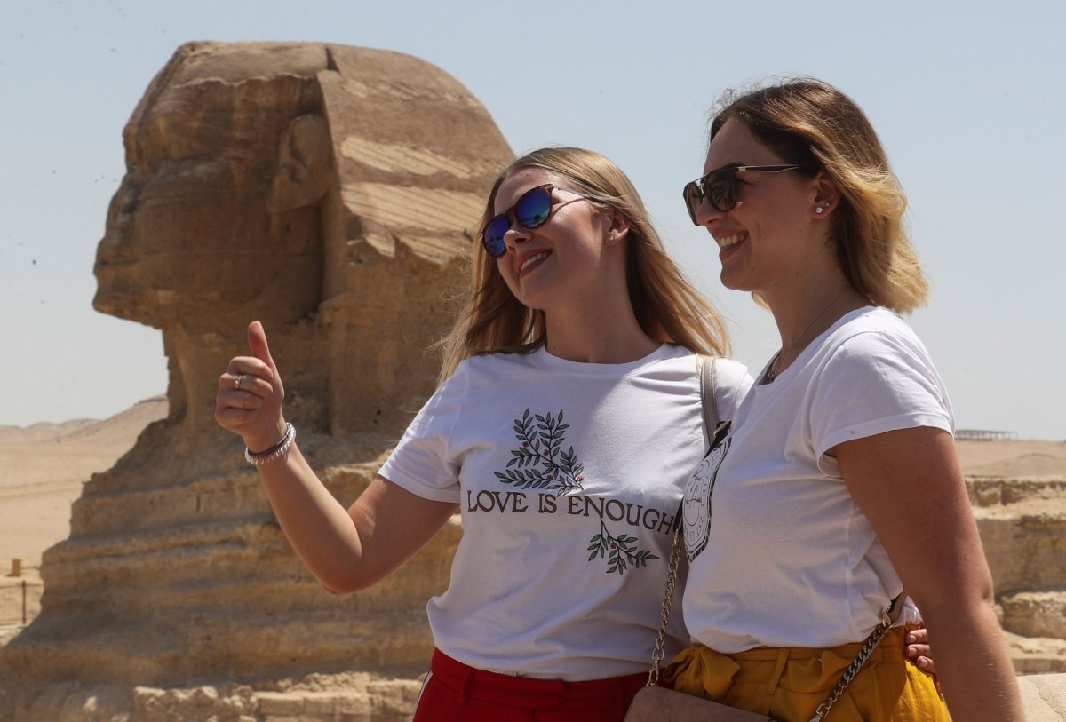 "معلومات الوزراء" يستعرض التوقعات المستقبلية لوكالة "فيتش" بشأن السياحة في مصر
