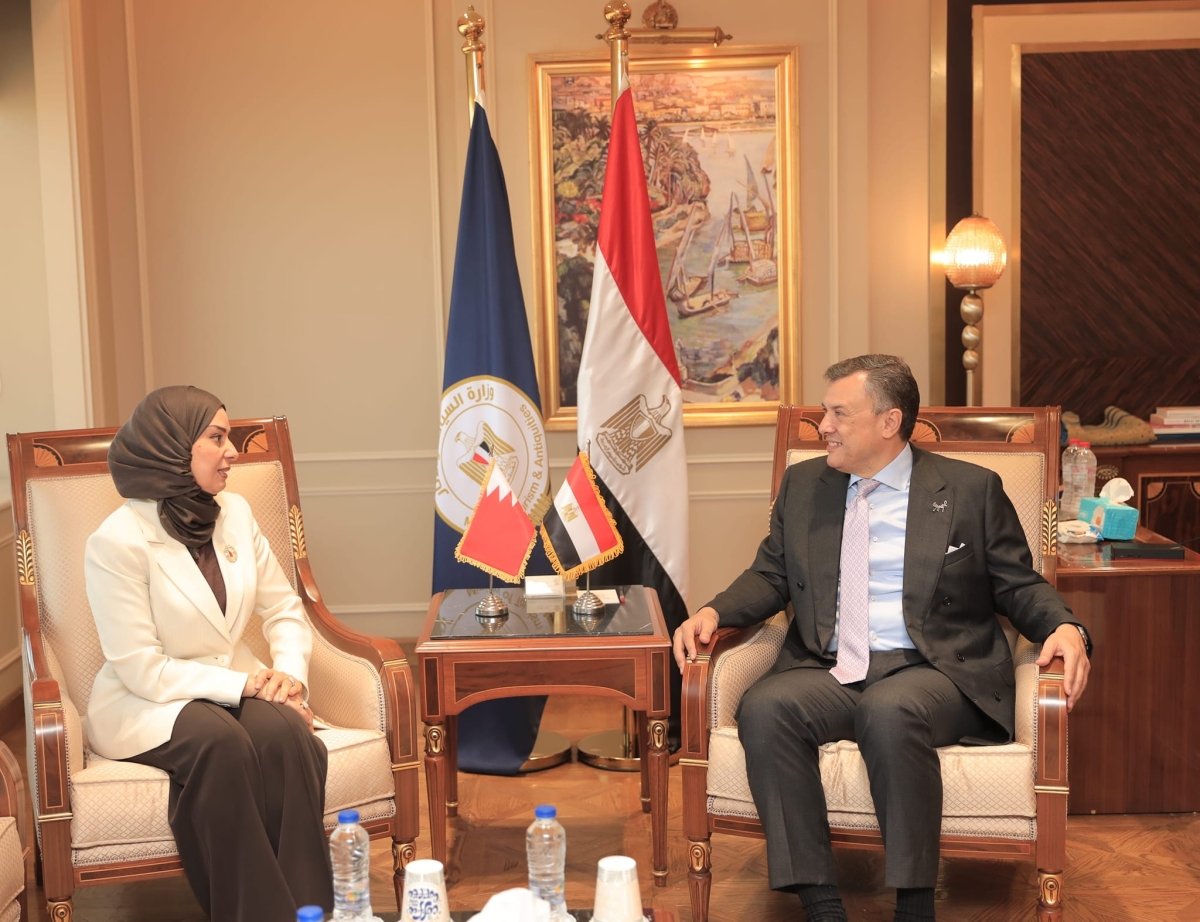 وزير السياحة والآثار يلتقي بسفيرة البحرين بالقاهرة لبحث التعاون بين البلدين
