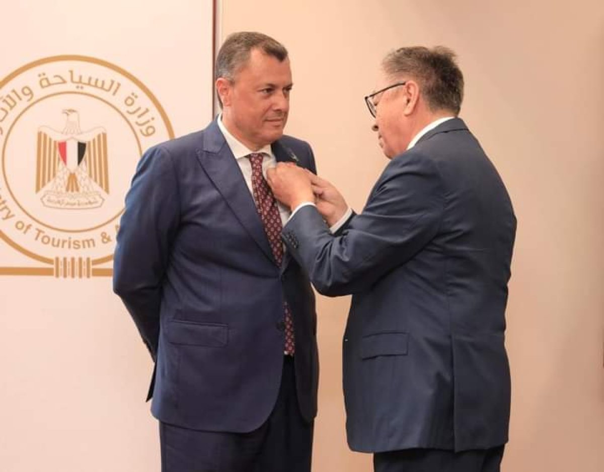  كازاخستان تكرم وزير السياحة والآثار وتمنحه وسام شفاعة