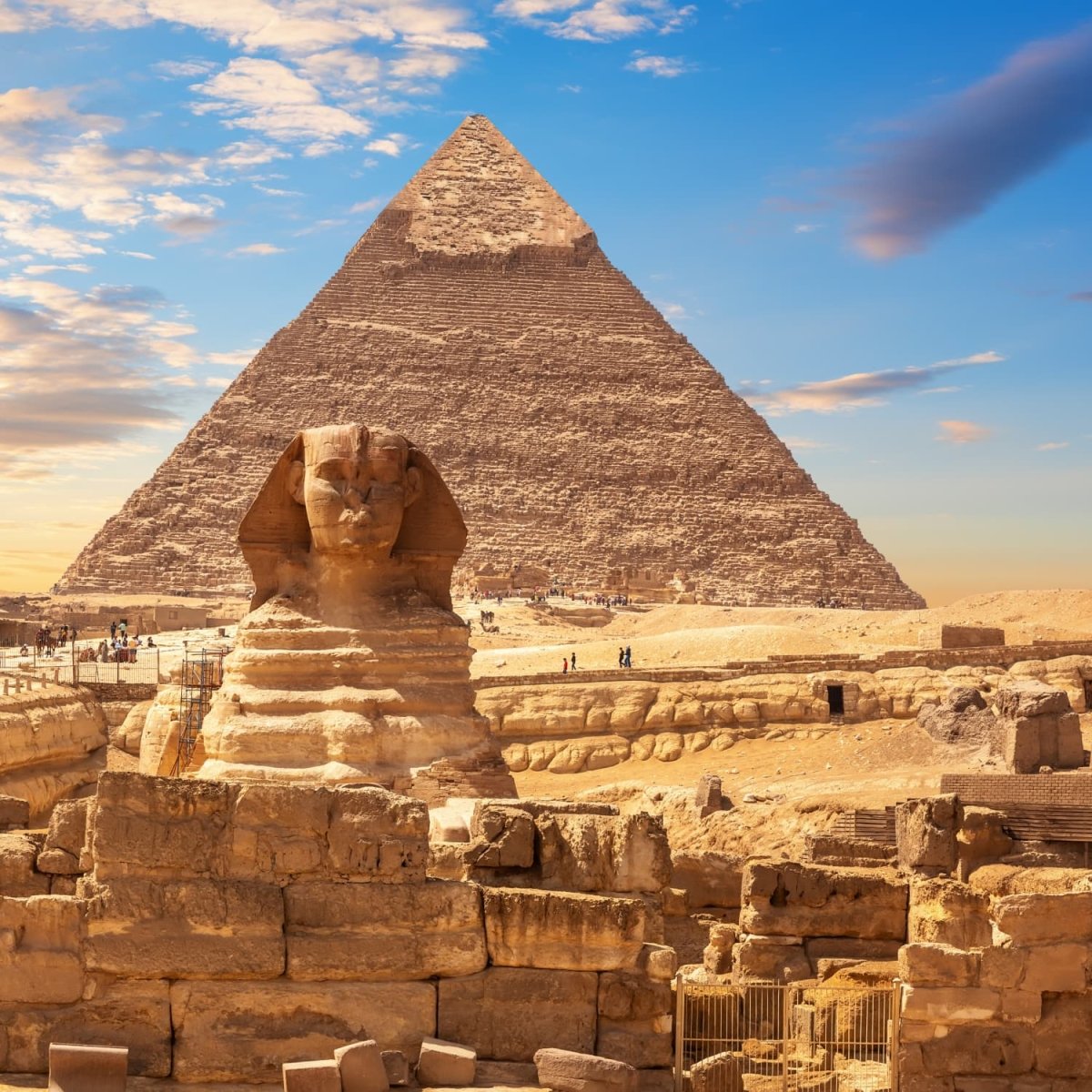 «السياحة والآثار» تكشف حقيقة غلق أهرامات الجيزة للتطوير