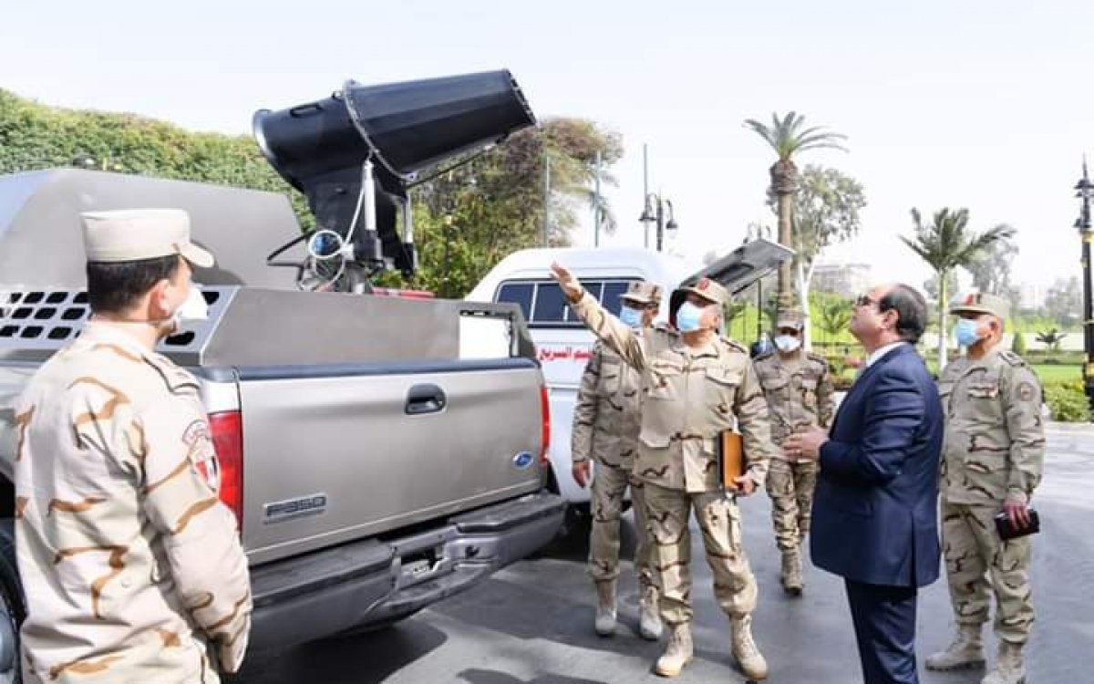 الرئيس السيسى يتفقد اجهزة  ومعدات التعقيم والمطورة بالتعاون مع وزارة الدولة للأنتاج الحربى.