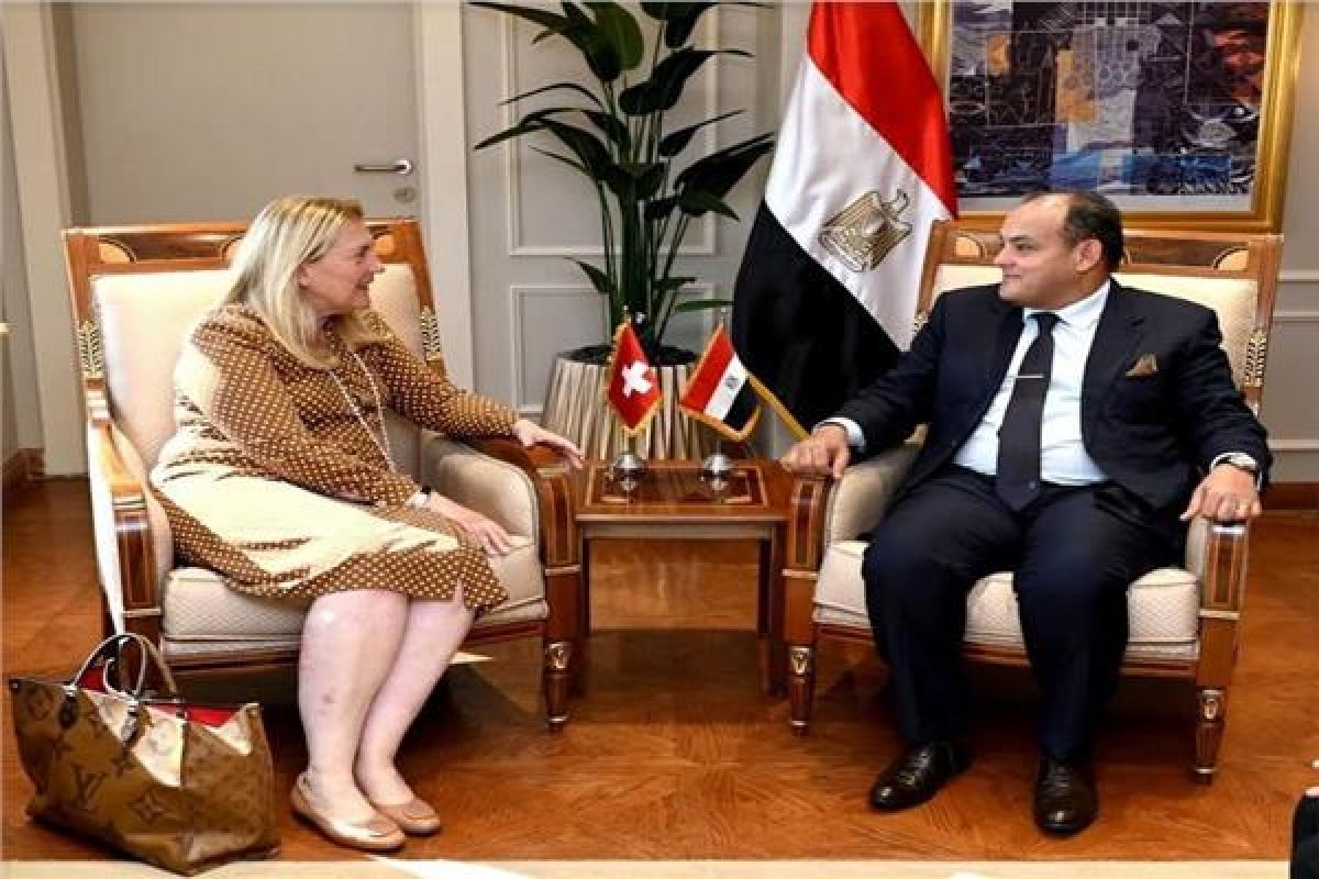 وزير التجارة لنظيرته السويسرية: السوق المصرية يمتلك عددا كبيرا من الفرص الاستثمارية