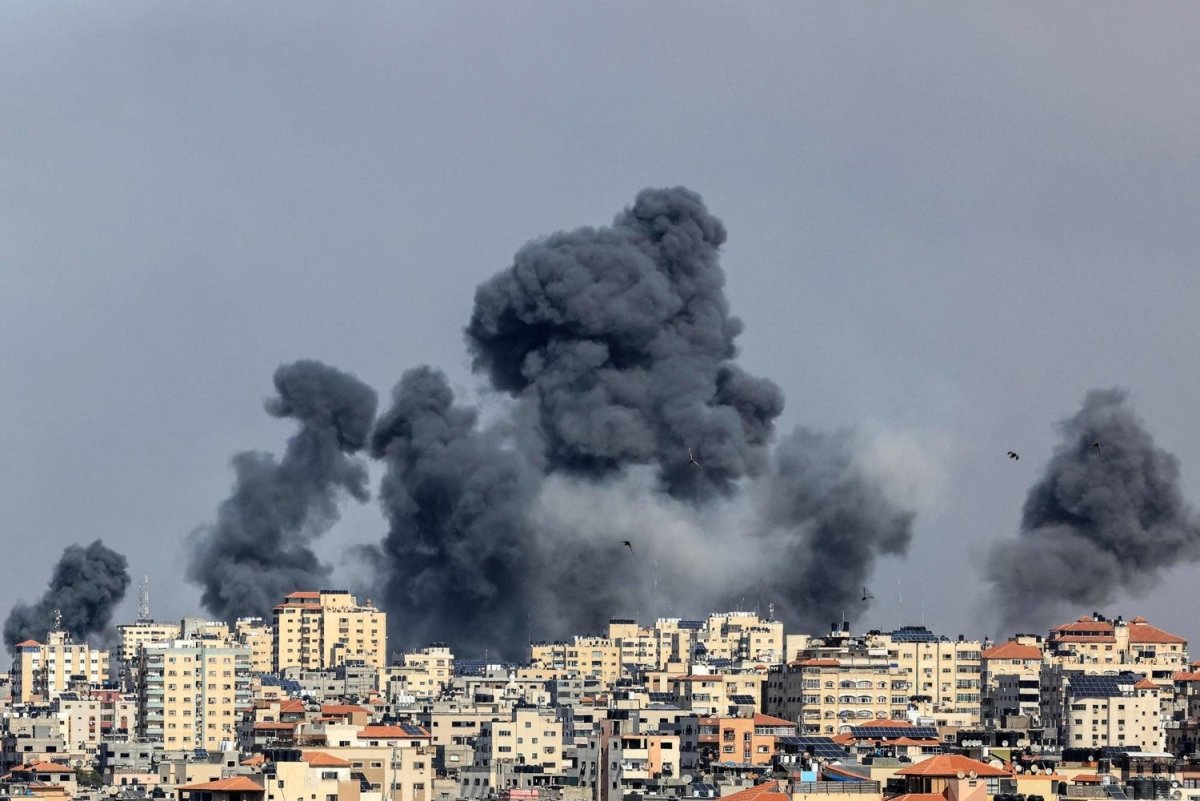 الدفاع المدني الفلسطيني:  الغارات الإسرائيلية دمرت عشرات المنازل فجر اليوم .. وقطاع غزة معرض للاستهداف