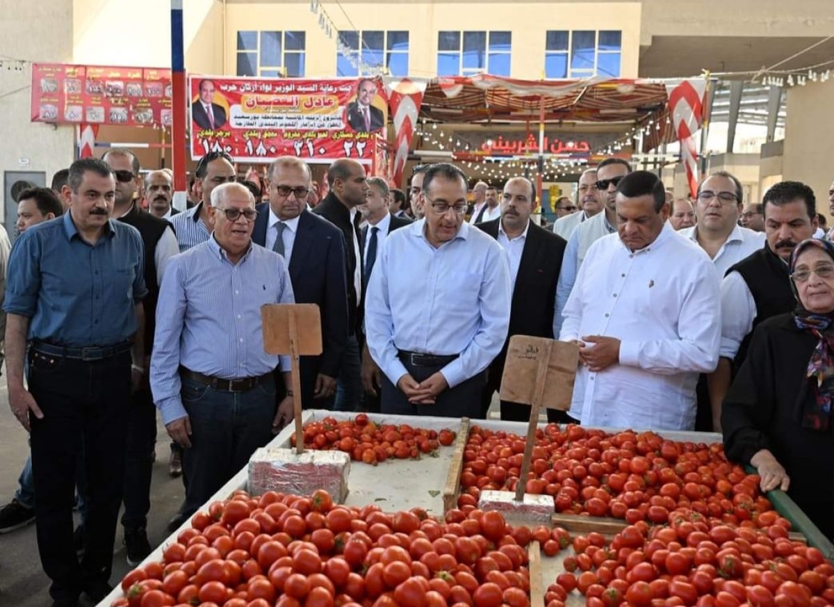 رئيس الوزراء يتابع مبادرة خفض الأسعار في بورسعيد ويؤكد استمرار الزيارات للمحافظات