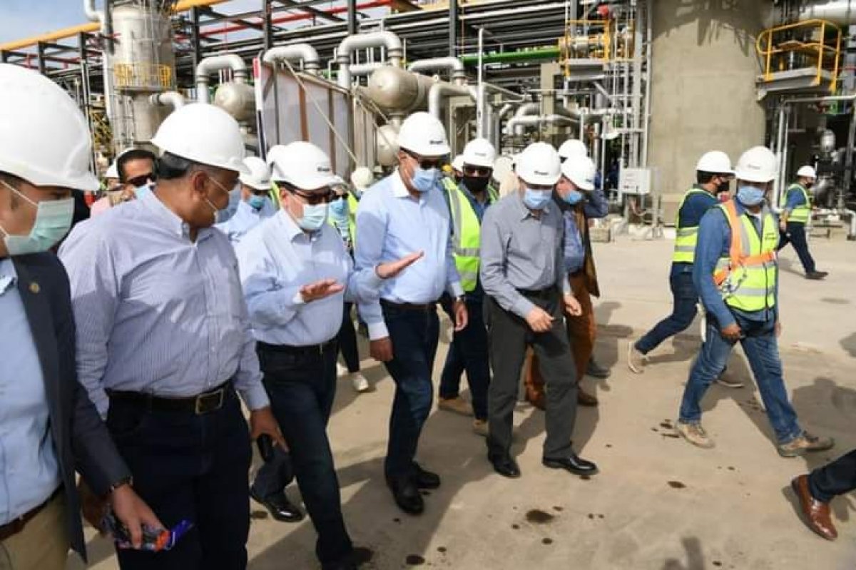 وزير البترول يتفقد أعمال انشاء مجمعين جديدين لإنتاج البنزين والسولار لخدمة صعيد مصر