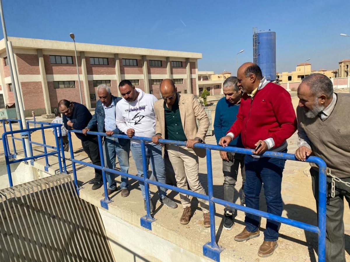 رئيس جهاز  مدينة القاهرة الجديدة يتفقد منظومة النقل الداخلي بالمدينة بعد تعديل مساراتها