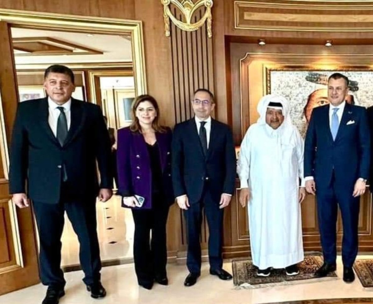وزير السياحة يعقد لقاءات مع رئيس رابطة رجال الأعمال القطريين ورئيس جهاز قطر للاستثمار