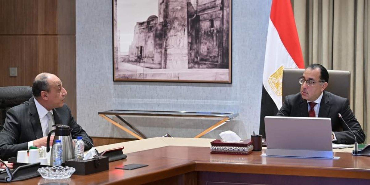 رئيس الوزراء يستعرض مع وزير الطيران إجراءات مشروع استغلال المنطقة الاستثمارية بمطار شرم الشيخ
