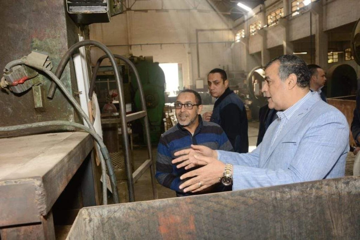 وزير الإنتاج الحربي يتابع انتظام سير العمل في «حلوان للأجهزة المعدنية» 