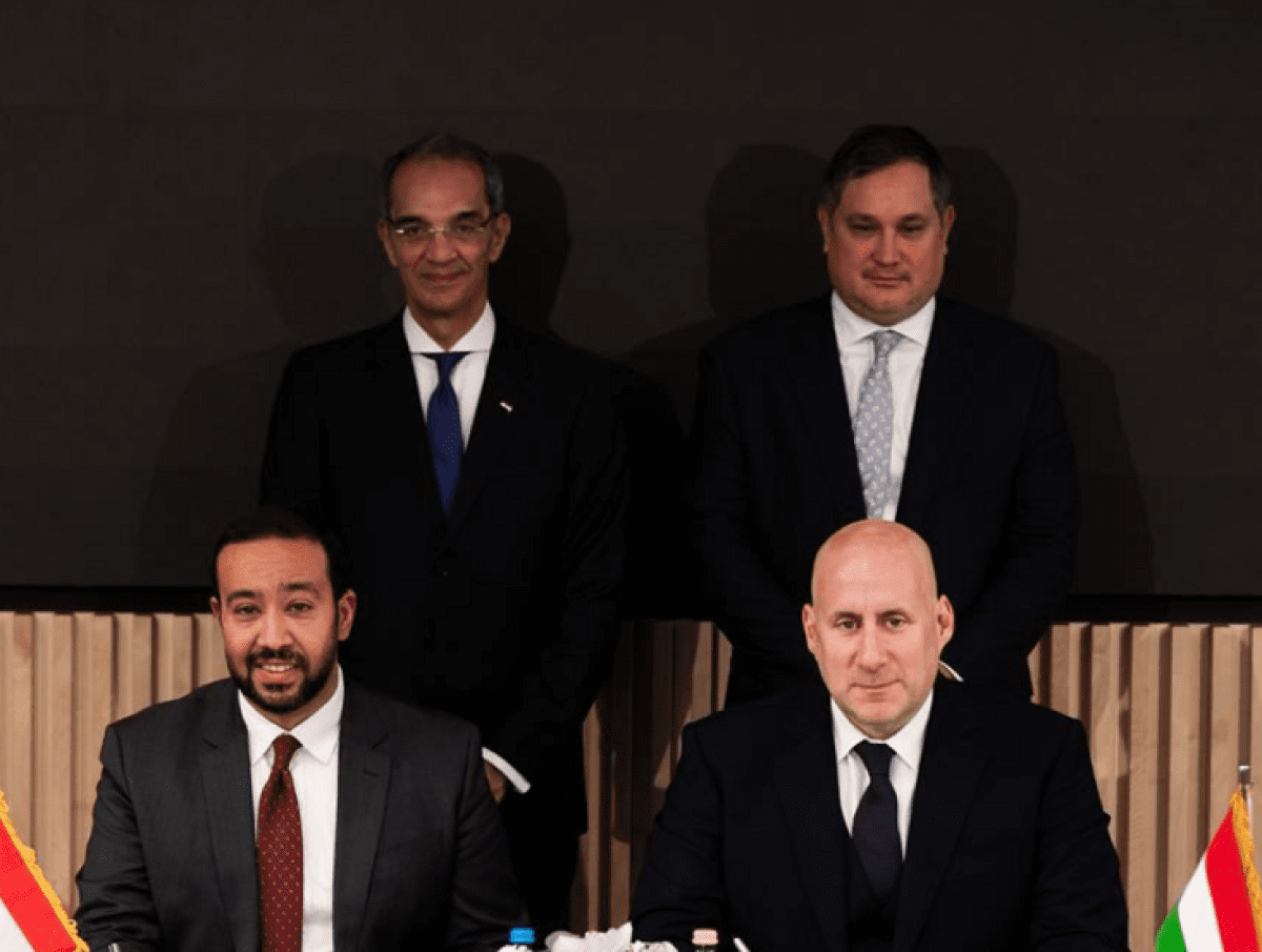 وزير الاتصالات يشهد توقيع اتفاقية تجارية بين المصرية للاتصالات و 4IG المجرية