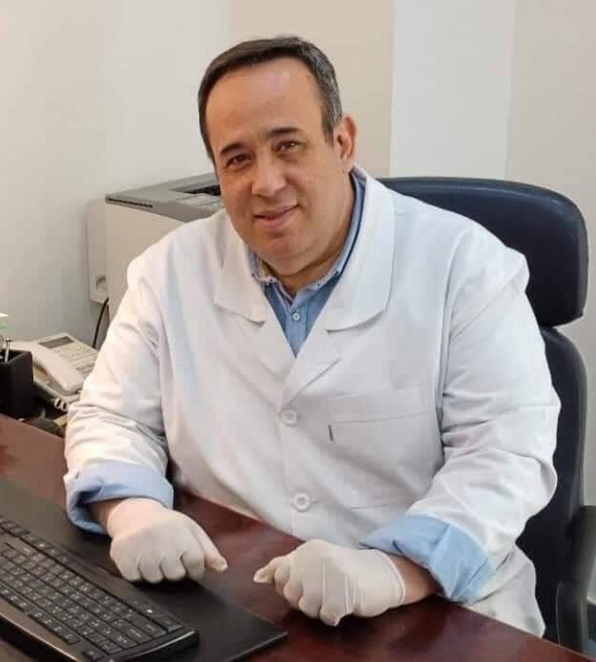 أحمد اللواح أول طبيب متوفي بفيروس كورونا 