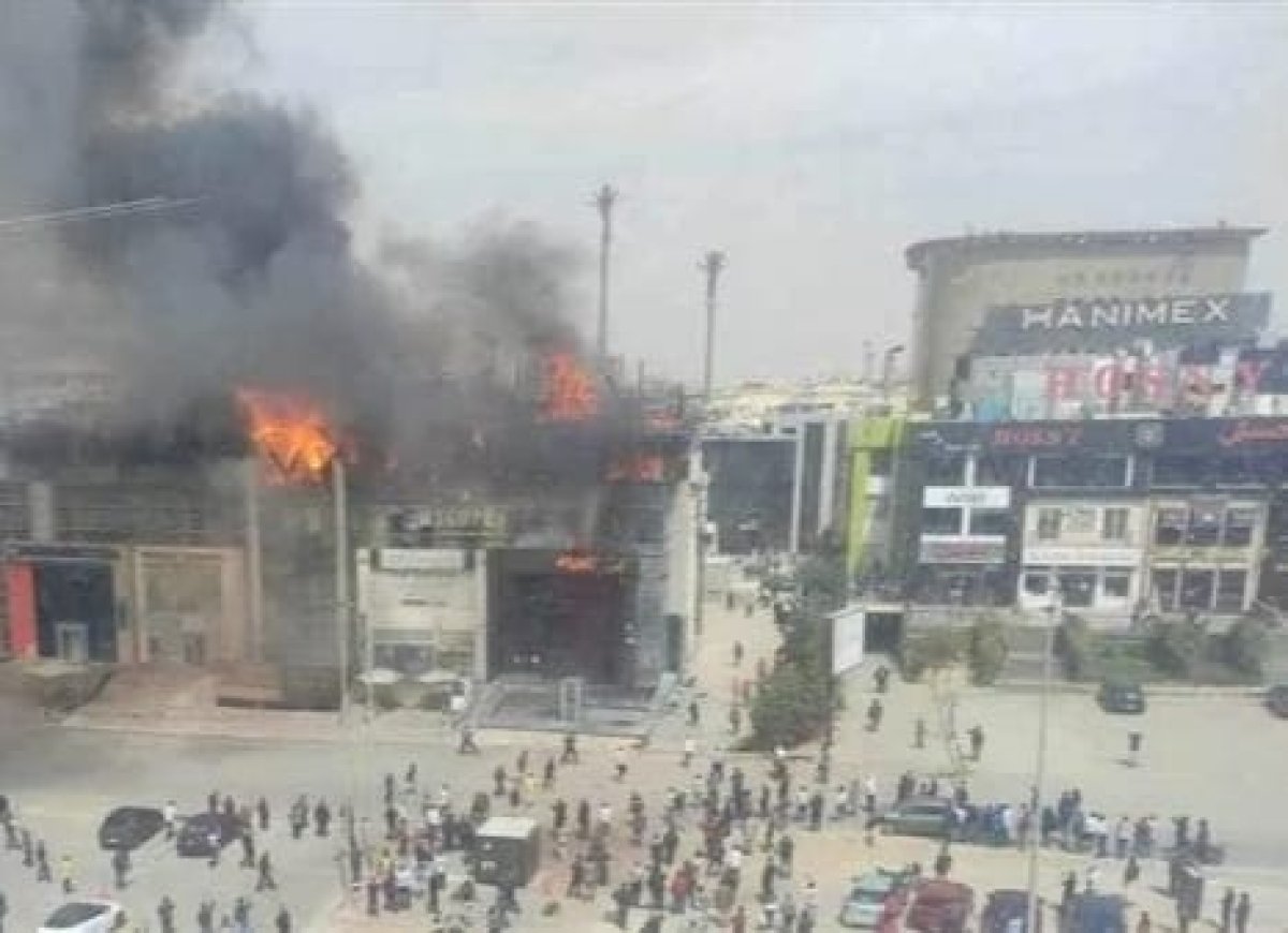 حريق هائل في مول تجاري بشارع التسعين في القاهرة الجديدة