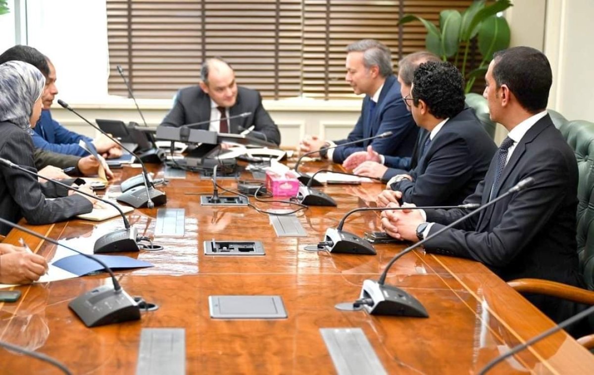 وزير الصناعة يبحث مع وفد شركة «بي اس اتش» العالمية خططها الحالية والمستقبلية بالسوق المصري