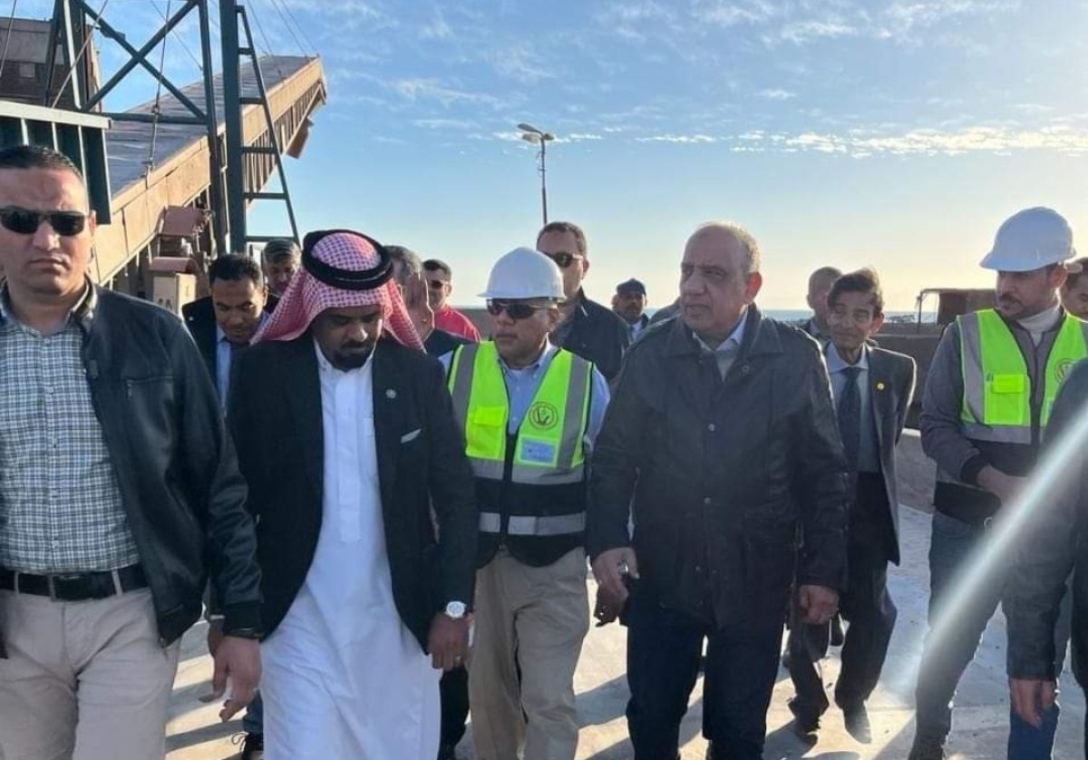 وزير قطاع الأعمال يتفقد شركة سيناء للمنجنيز بمدينة أبو زنيمة