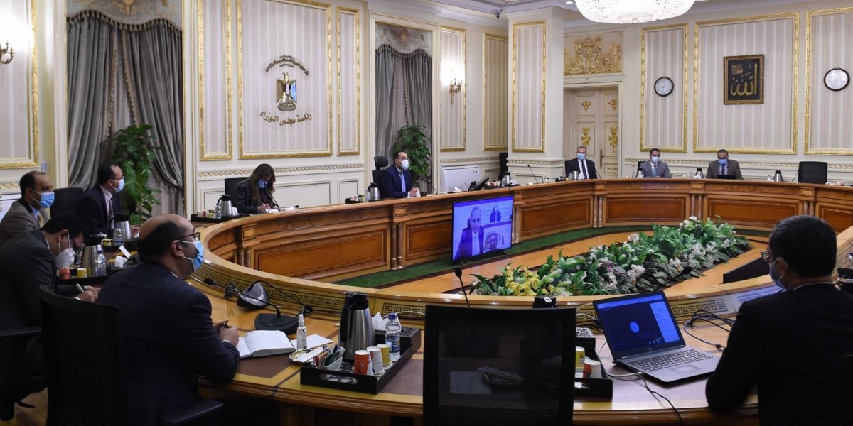 رئيس الوزراء يتفق مع رئيسي بنكي "مصر" والأهلي" على استغلال أراضيهما في تطوير عواصم المحافظات والمدن 