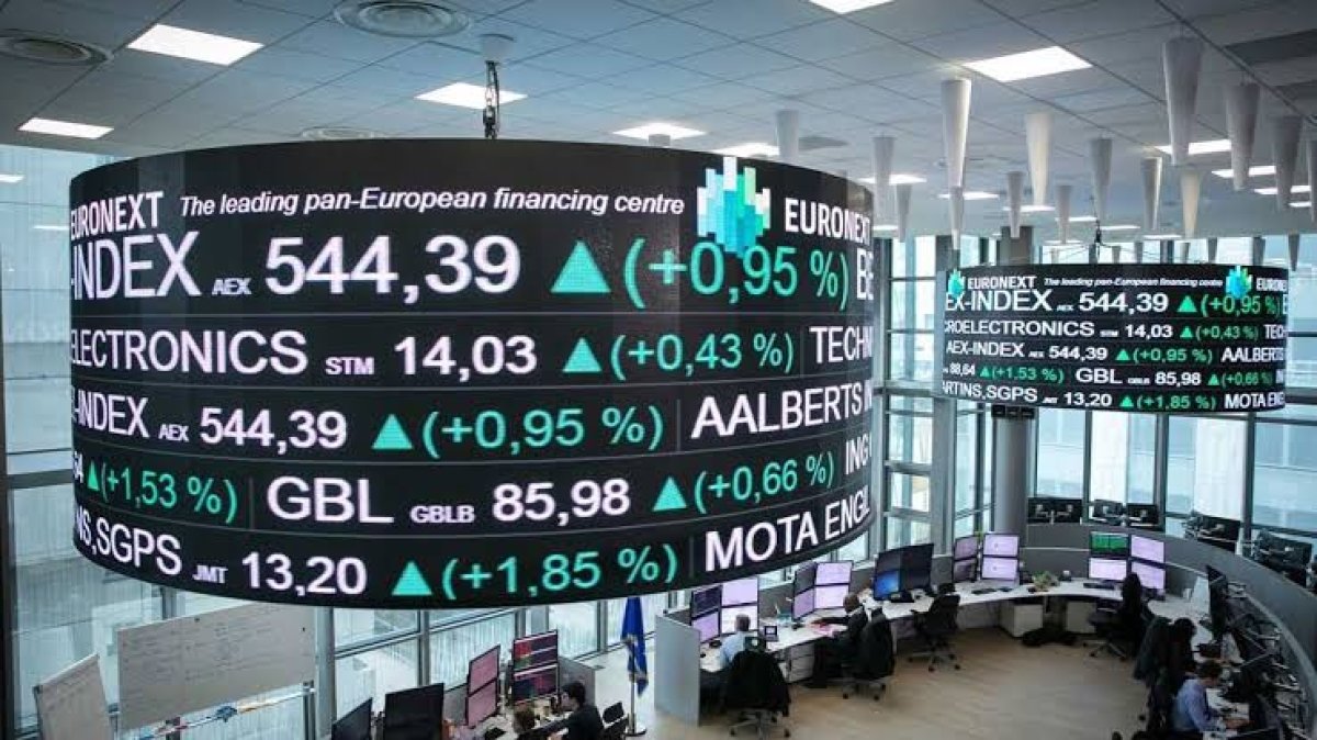 انخفاض الأسهم الأوروبية وسط ترقب بيانات اقتصادية جديدة 