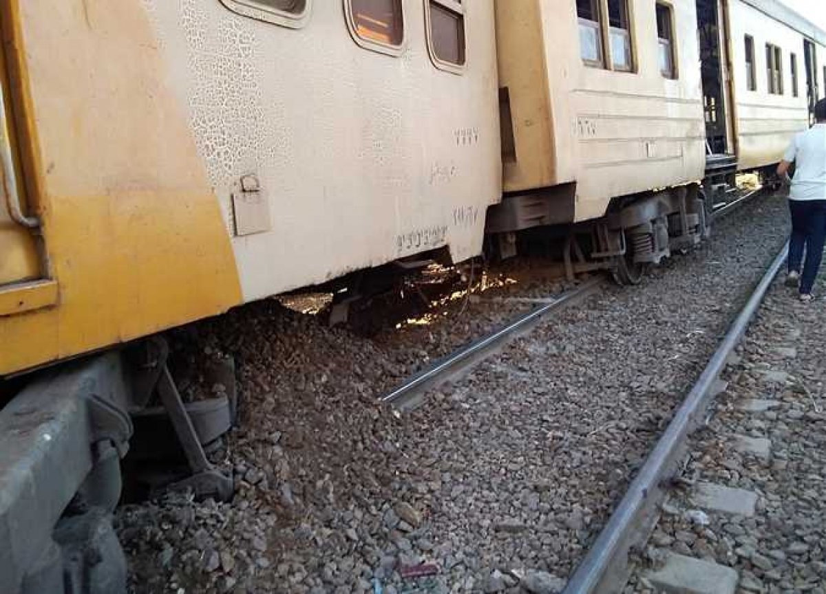 سقوط بوجي العربة الاولي من قطار بأسيوط.. والسكة الحديد تعتذر للركاب