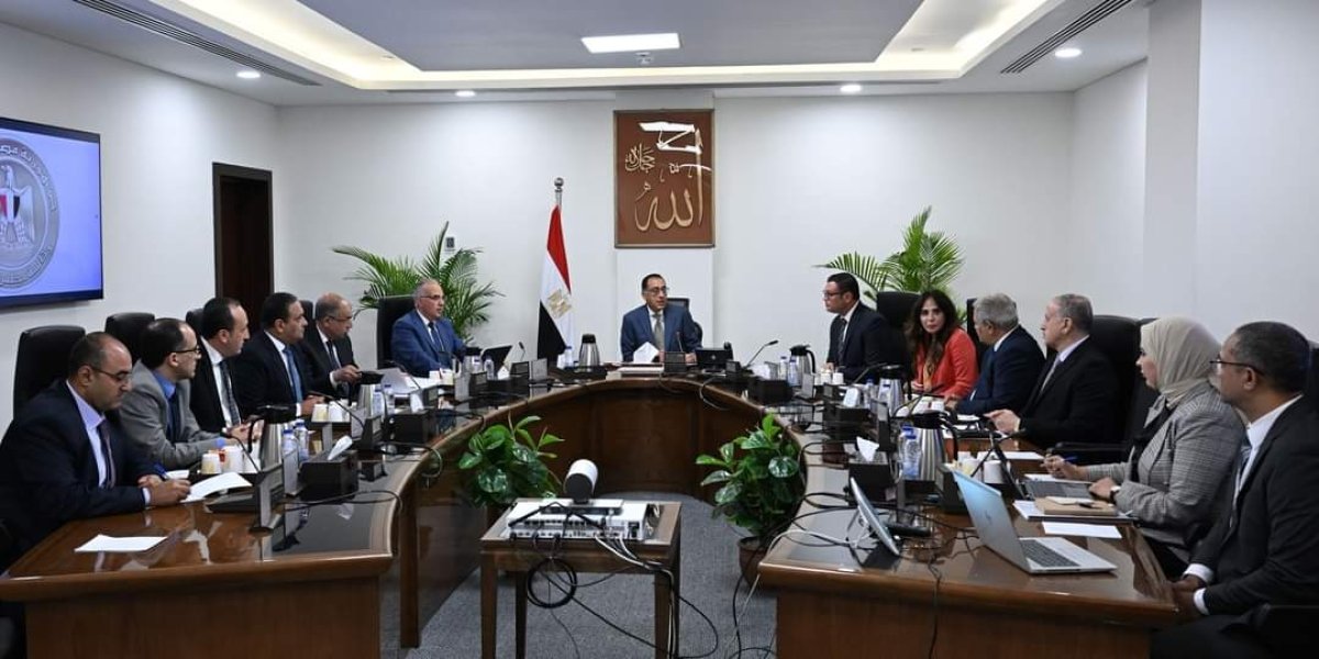 رئيس الوزراء يتابع الجهود الخاصة بتطهير مصرف «المحيط» بمحافظة المنيا