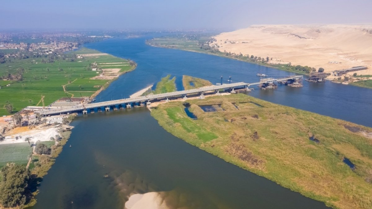 الصعيد في قلب الحكومة.. وزير النقل يتابع تنفيذ محور ديروط التنموي على النيل بأسيوط