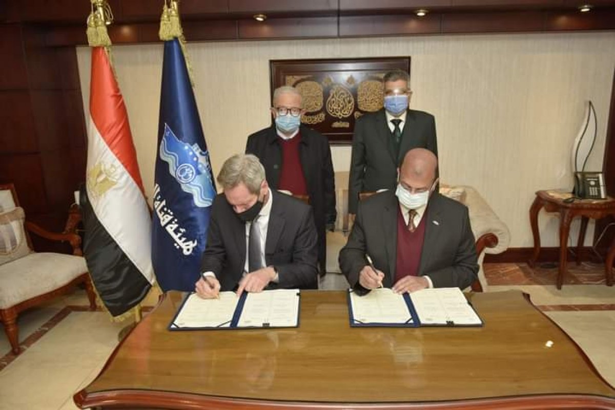 رئيس هيئة قناة السويس يشهد توقيع اتفاقية المساهمين مع شركة STERNER النرويجية لإنشاء مجمع للاستزراع المائى