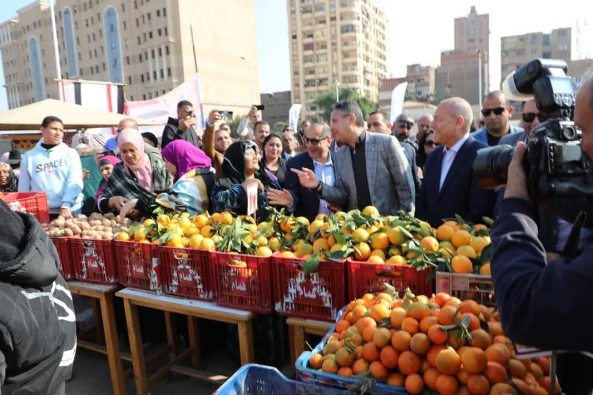 وزير التموين ومحافظ القاهرة يفتتحان سوق اليوم الواحد بالأميرية