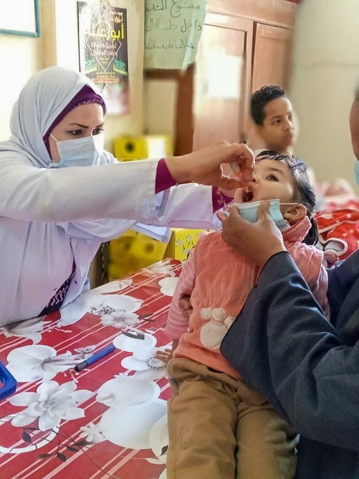 وزيرة الصحة تعلن مد فترة الحملة القومية الثانية للتطعيم ضد مرض شلل الأطفال حتى غداً الجمعة 2 إبريل
