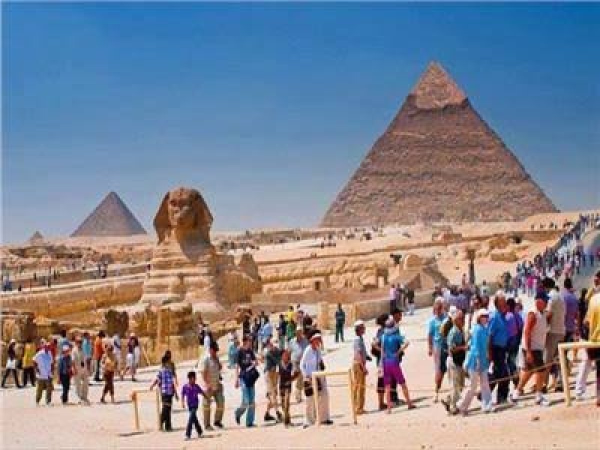 تدشين منظومة إلكترونية لإنهاء إجراءات وصول السائحين في المطارات