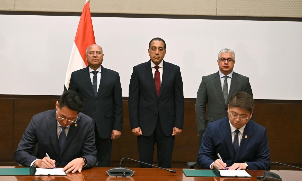 باستثمارات 200 مليون دولار..  رئيس الوزراء يشهد توقيع عقد مشروع إقامة مجمع صناعي متكامل لإنتاج مستلزمات الطاقة الشمسية بالسخنة