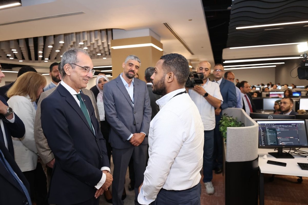 وزير الاتصالات يتفقد مقر شركة VXI الأمريكية الرائدة عالميًا في مجال خدمات التعهيد في القاهرة