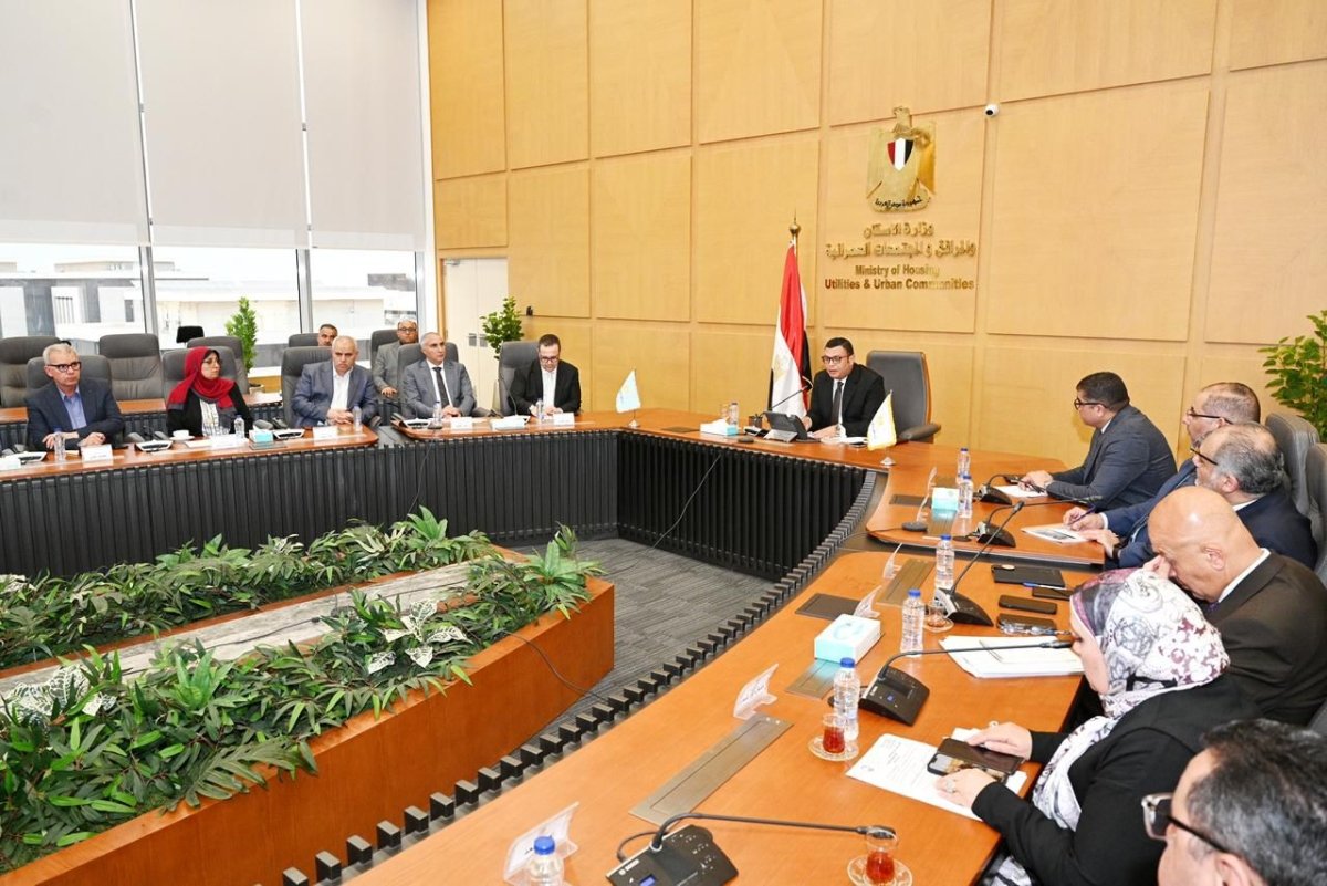 وزير الإسكان يتابع موقف توفيق الأوضاع بالأراضي المنضمة لأحوزة عددٍ من المدن الجديدة